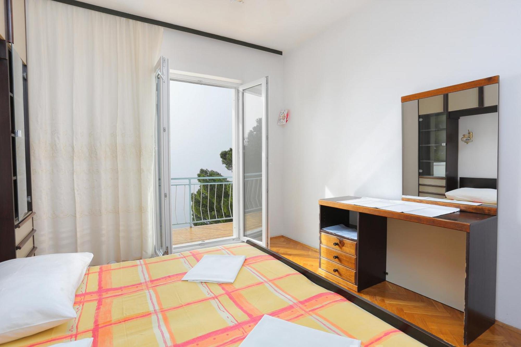 Rooms With A Parking Space Brela, Makarska - 17281 Номер фото